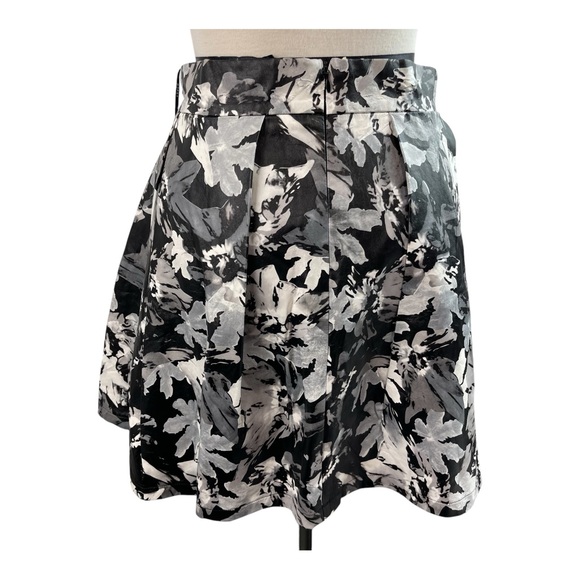 FRNCH PARISWomen Black Floral Faux Leather Circle Skirt Above Knee Sz-S NWT-FLAW - Picture 6 of 14